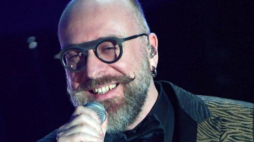 Mario Biondi gioca fra i generi e fa “Strangers in the night”