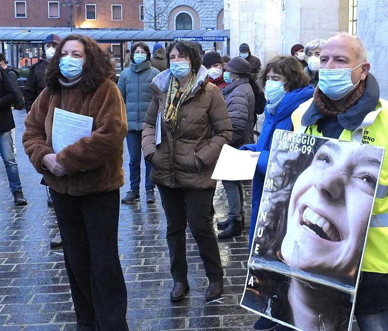 Strage, presidio alla stazione di Pisa Associazioni e cittadini stretti ai familiari 