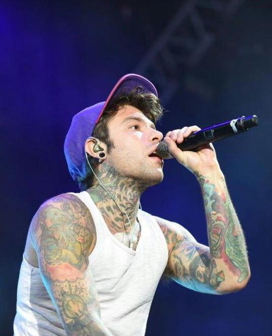 Fedez finisce a processo dopo il concerto in Capannina 