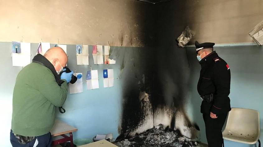 Dopo i vandali a scuola sentiti ragazzi e insegnanti E nasce la rete interforze