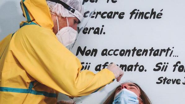 Tamponi e autocertificazioni così riparte lo sport al chiuso