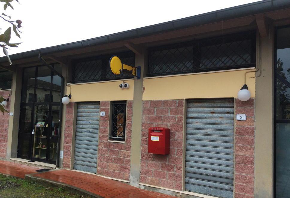 Raccolta di firme per riaprire le Poste a Casino di Terra