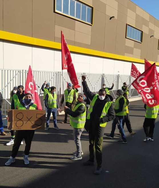 «Basta sfruttamento» Oggi lo sciopero Si Cobas
