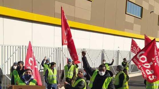 «Basta sfruttamento» Oggi lo sciopero Si Cobas