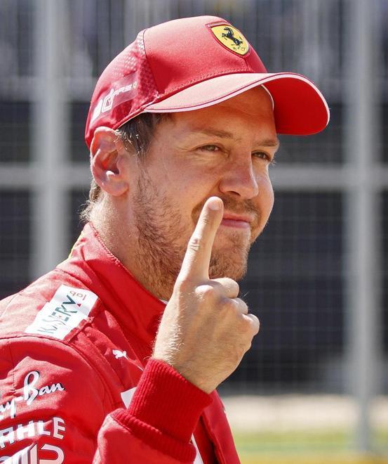 Sebastian Vettel cambia il look per l’Aston Martin 