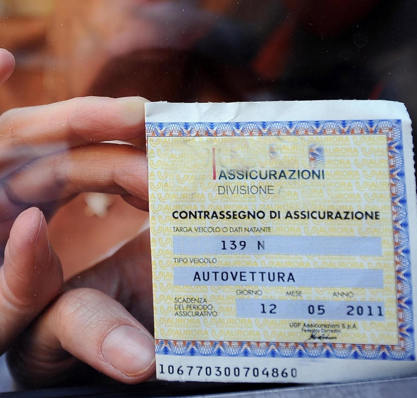 Truffa da 660 euro con polizza falsa campano denunciato