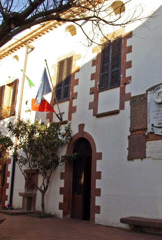 Raccolta di firme contro l’apologia di fascismo