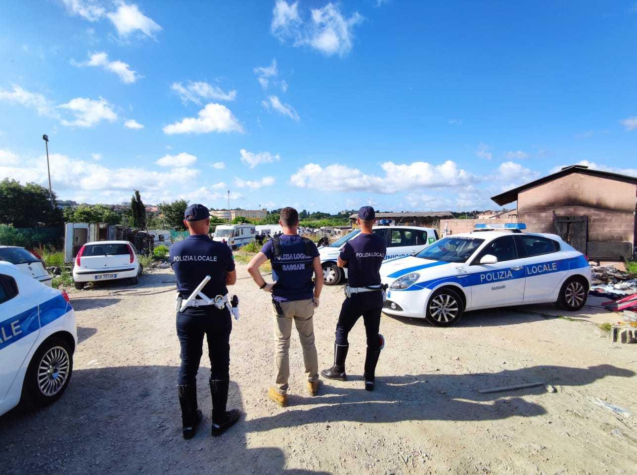 Dodici encomi per la polizia locale 