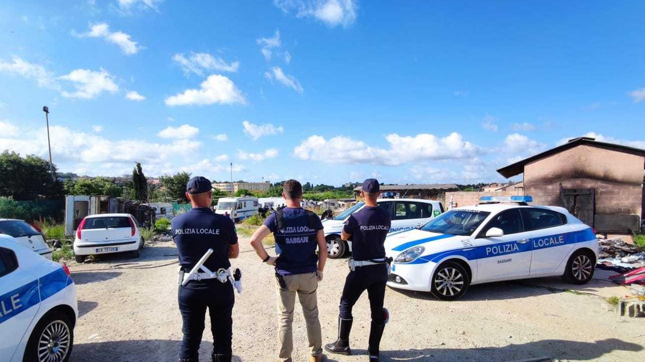 Dodici encomi per la polizia locale