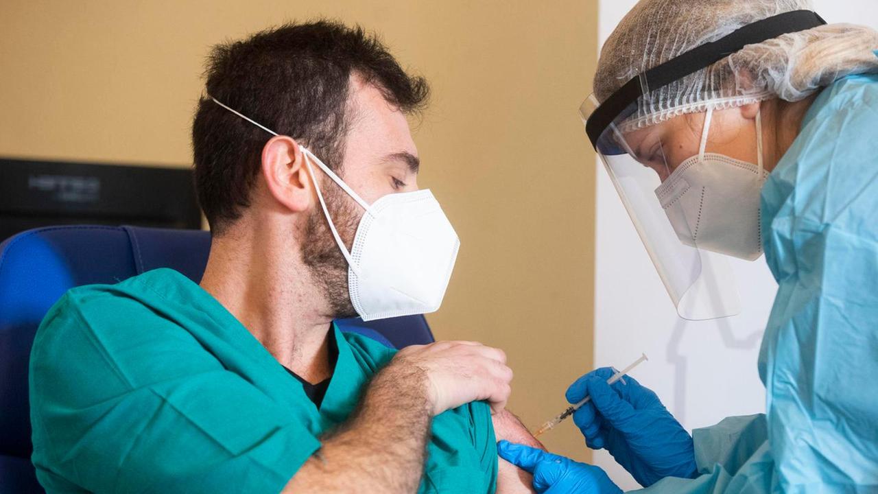 Vaccinazioni Sardegna in coda tra le regioni