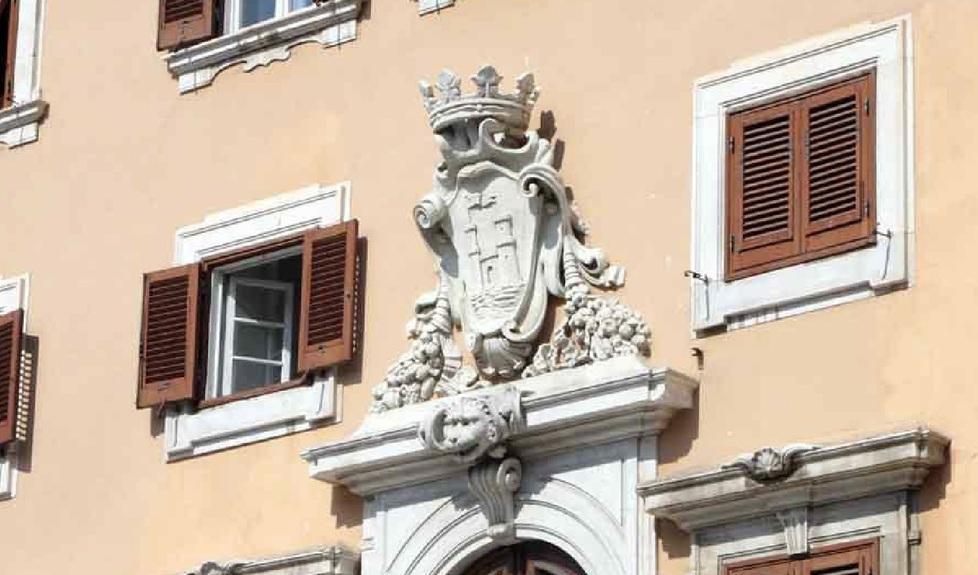 Timbrava, ma nell’ufficio sotto casa: dipendente del Comune di Livorno licenziata 