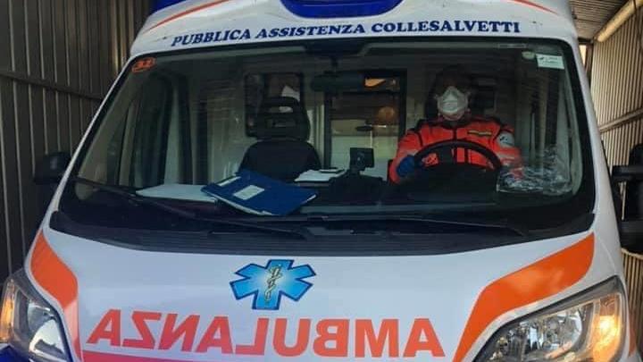 Attacco di cuore, muore in casa a 24 anni: inutile l'allarme del fidanzato