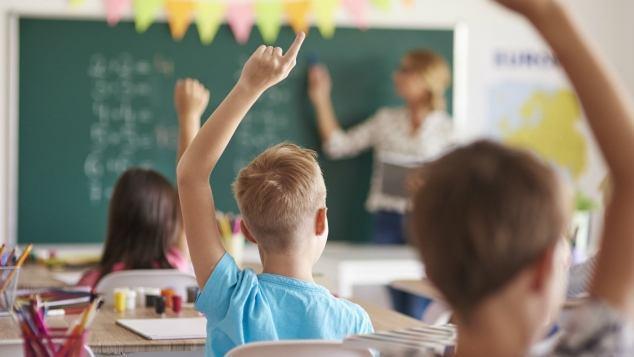 Cento posti liberi nelle scuole a settembre per i pensionamenti di docenti e bidelli 