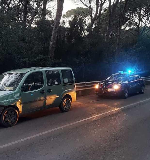 Pistola al volto della farmacista, scappano con l’incasso
