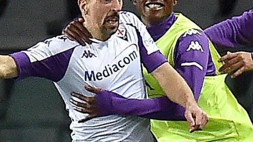 La Fiorentina in dieci colpisce con Ribery, ma resta in nove e il ‘Gallo’ salva il Toro