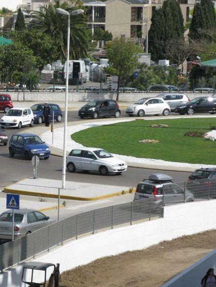 Sassari, aggredita alla fermata dell’autobus 