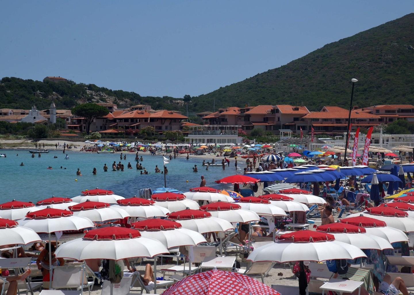 Guerra sulla proroga: i balneari in Procura contro il dirigente di Olbia