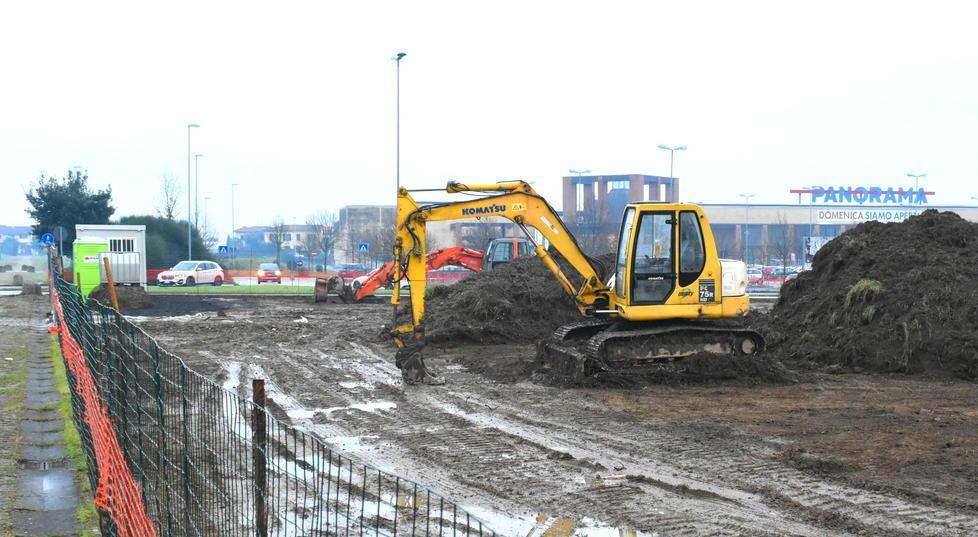 Ruspe nell’area Pallavicini: via ai lavori per un maxi negozio di abbigliamento 