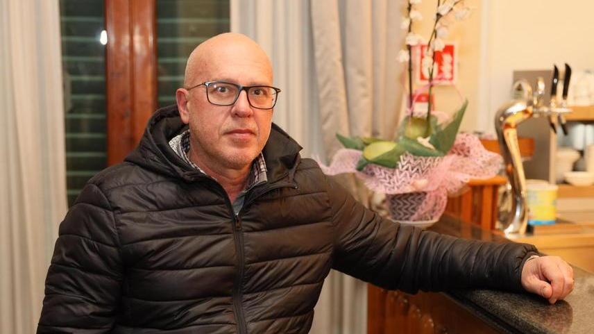 La protesta degli albergatori: «Ho acceso dei lumini all’ingresso del mio hotel. È un anno che siamo fermi»
