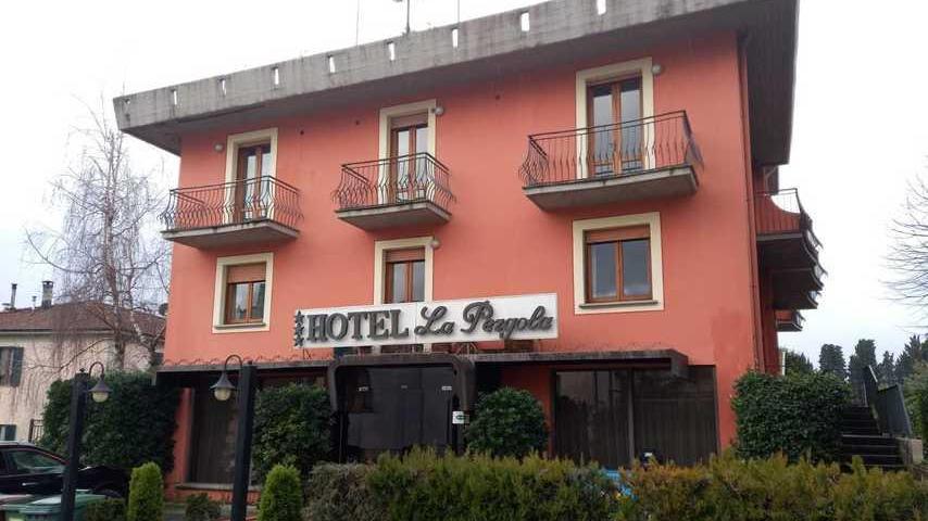 Dopo 5 anni lasciano i gestori dell'hotel La Pergola: «Mi spiace per chi perderà il lavoro»