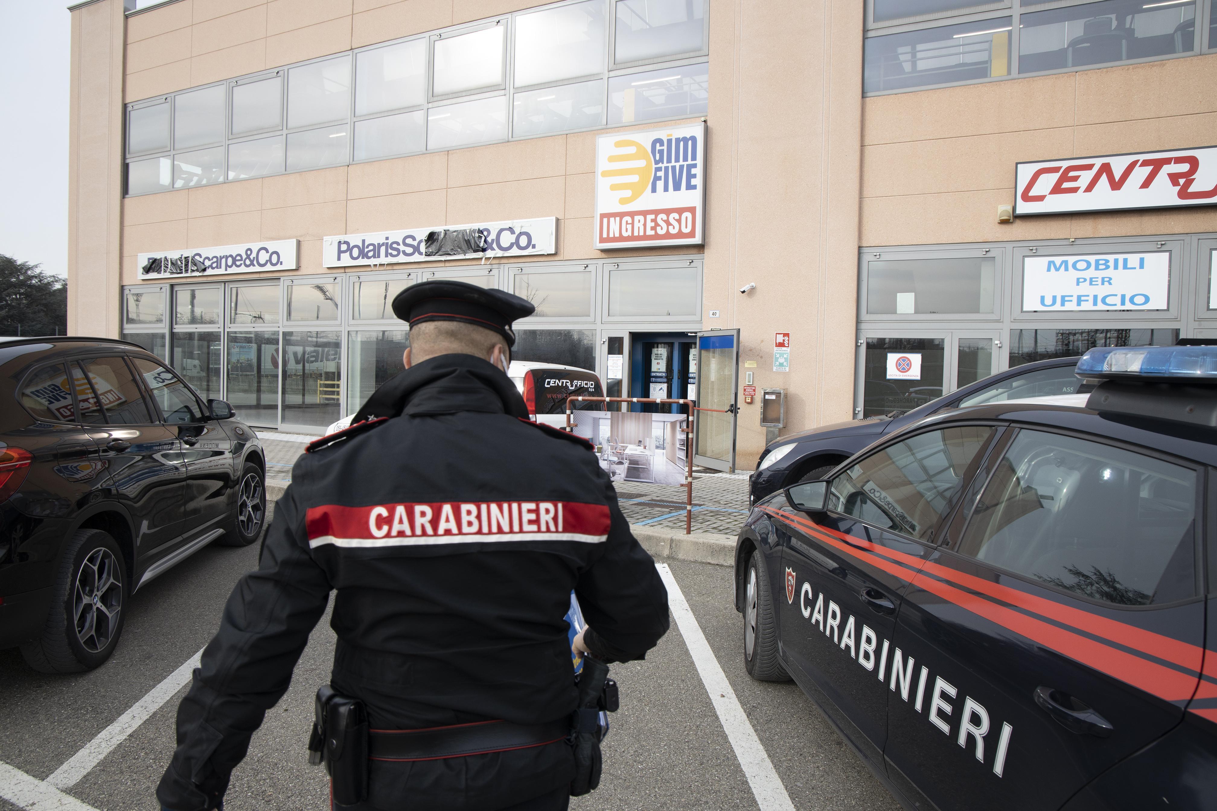 Disabile conosce una ragazza su internet, la incontra e viene pestato e rapinato dall'amico di lei 