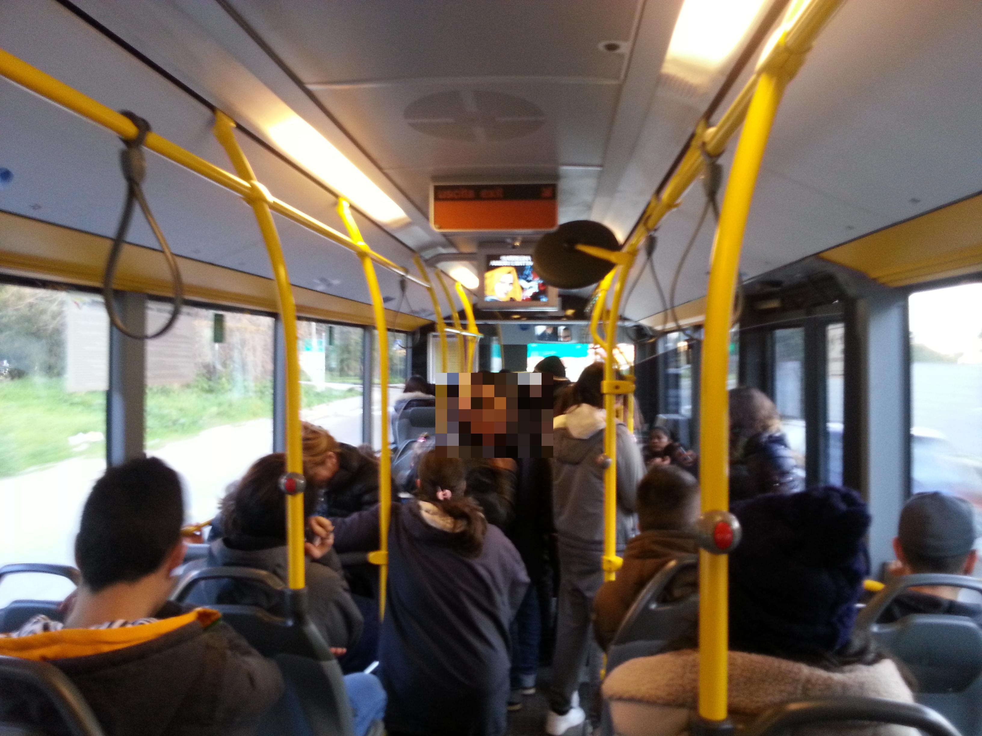 Si torna a scuola: a Sassari il doppio dei bus, a bordo il "facilitatore" e la regola del silenzio