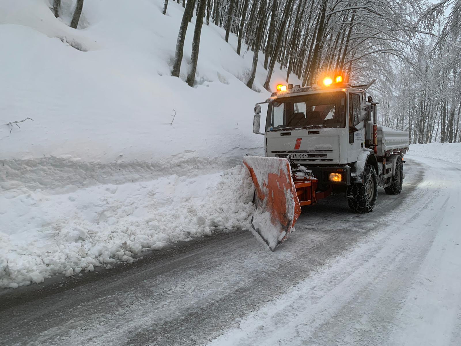 Alto Appennino modenese: caduti altri 40 centimetri di neve a Passo delle Radici 