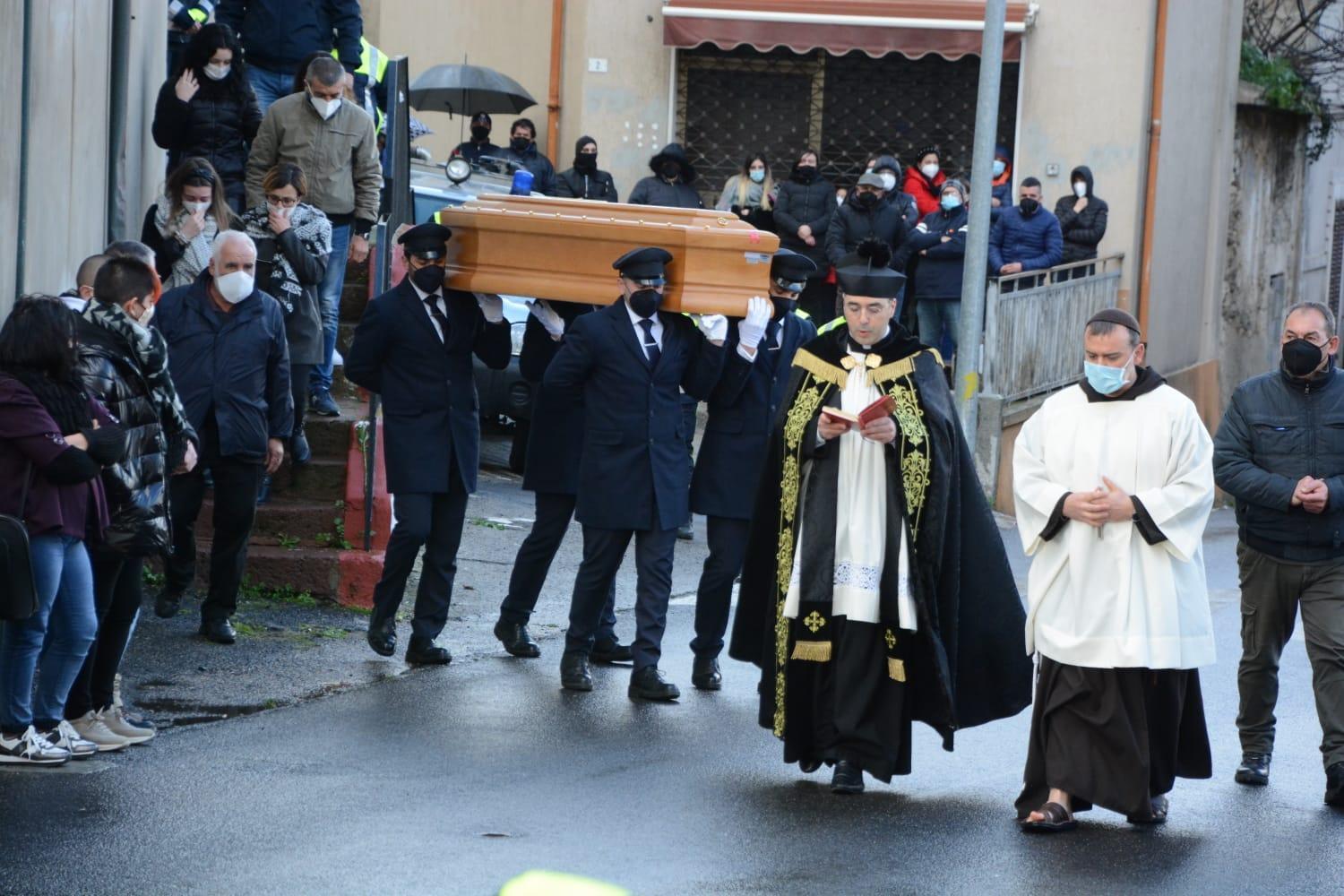 Il funerale di Pietro Brocca a Mores (foto Mauro Chessa)