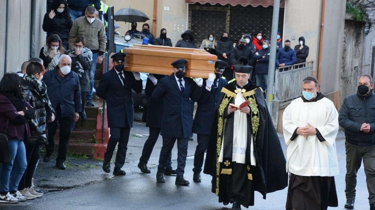 Il funerale di Pietro Brocca a Mores (foto Mauro Chessa)