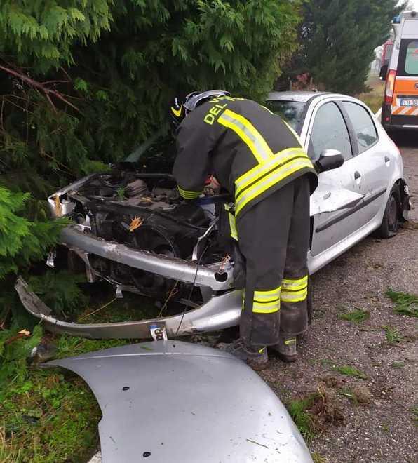 Bondeno, perde il controllo dell’auto: grave un ragazzo di 18 anni 