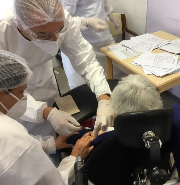Covid, in arrivo i medici vaccinatori 