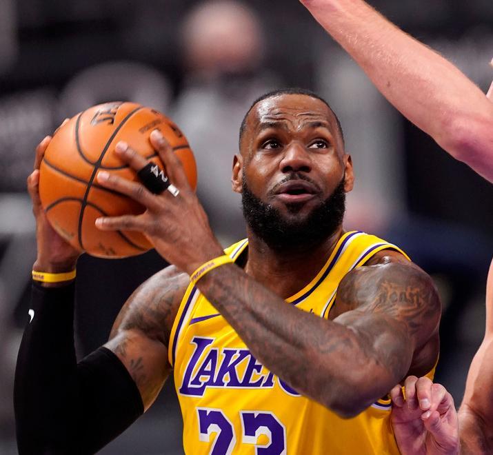 LeBron, un salario da 95 milioni: seguono Curry e Thompson