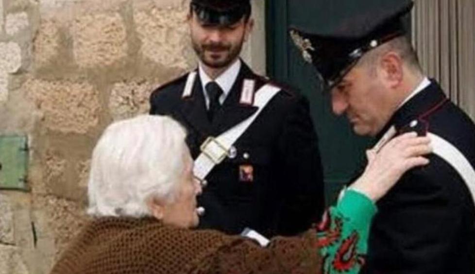 Strappa le collane dal collo a un’anziana Scattano due arresti