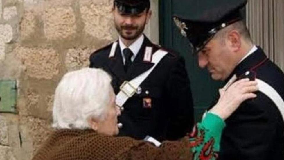Strappa le collane dal collo a un’anziana Scattano due arresti