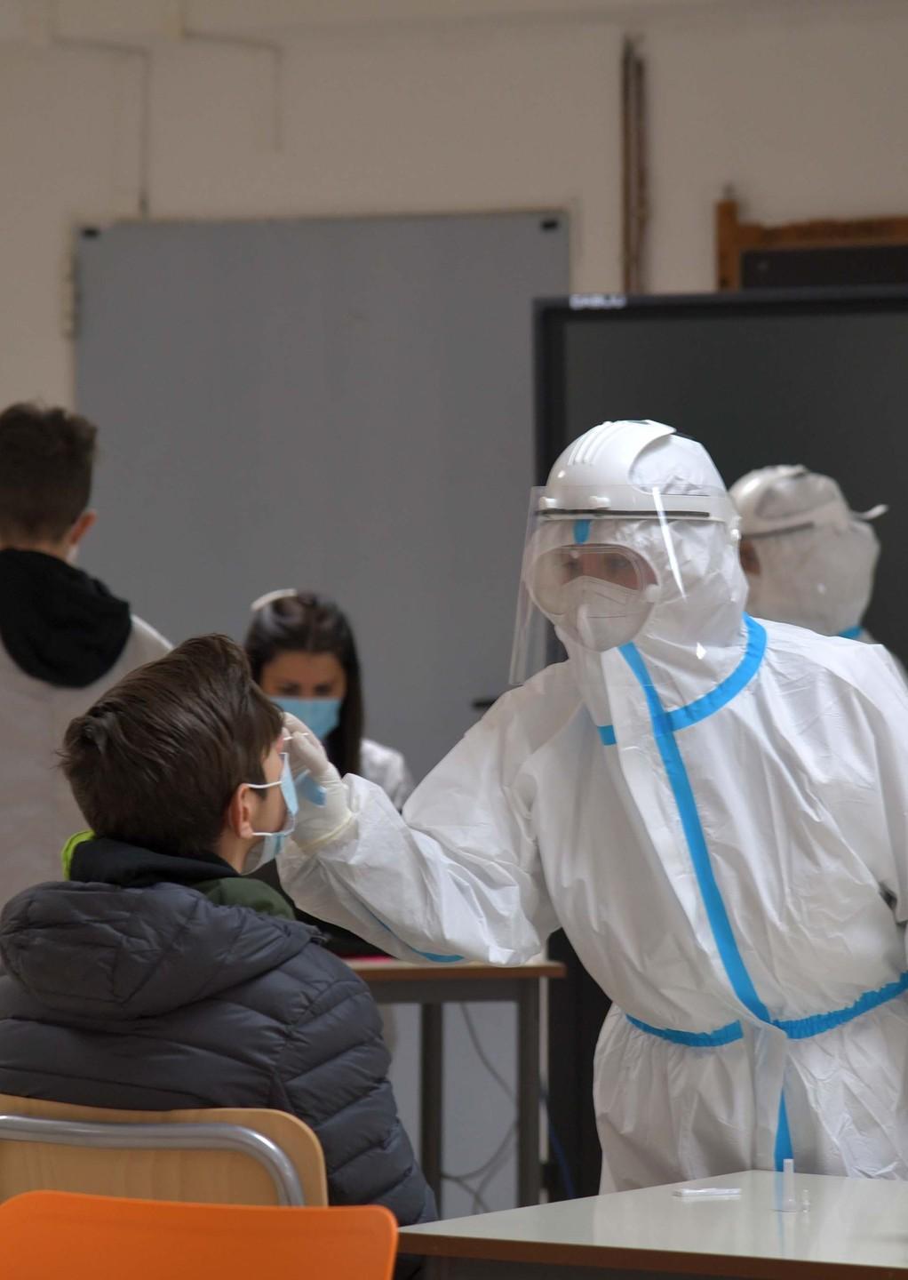 Due morti per Covid e altri 28 positivi 