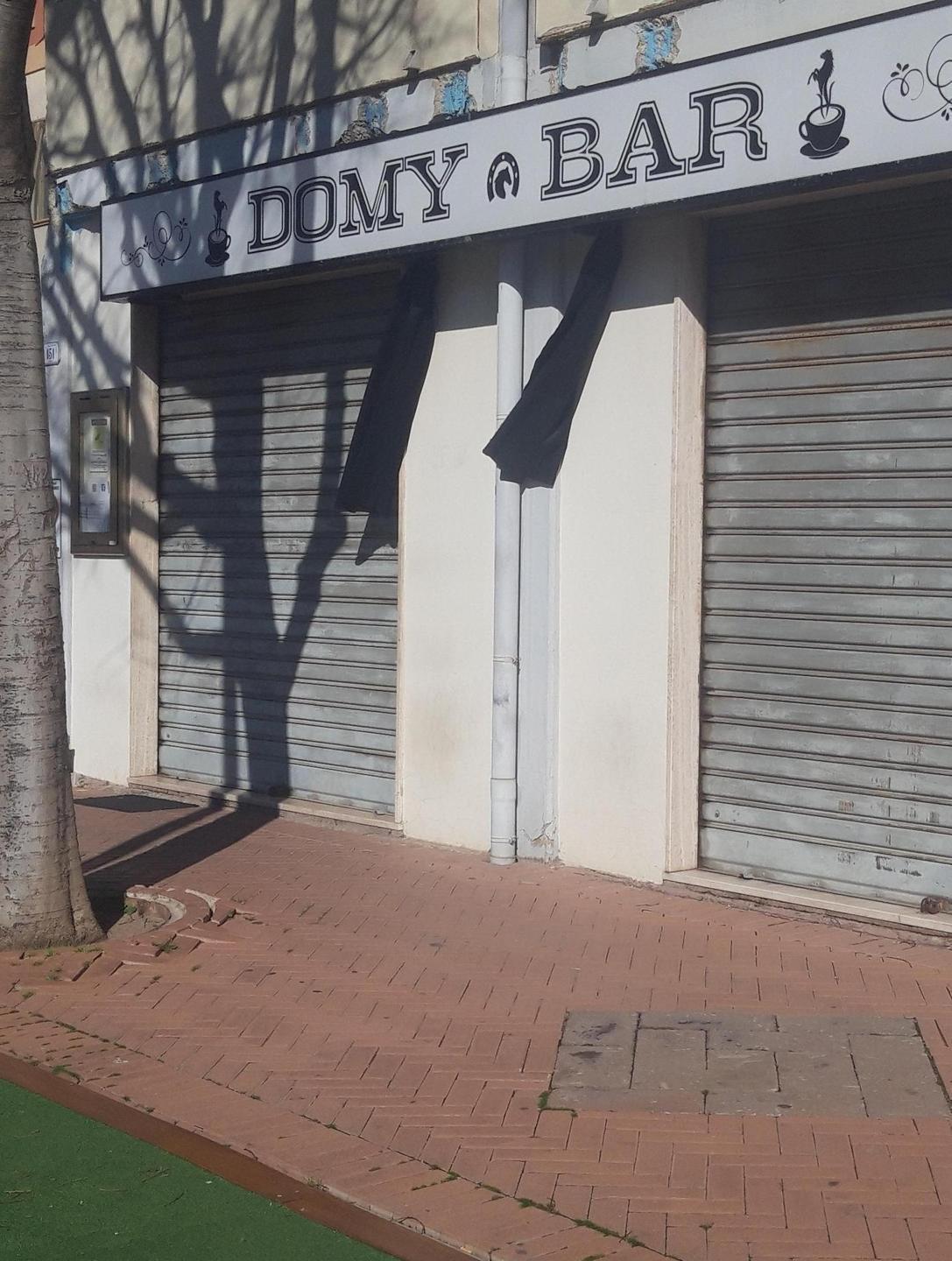 Un drappo nero in segno di protesta 