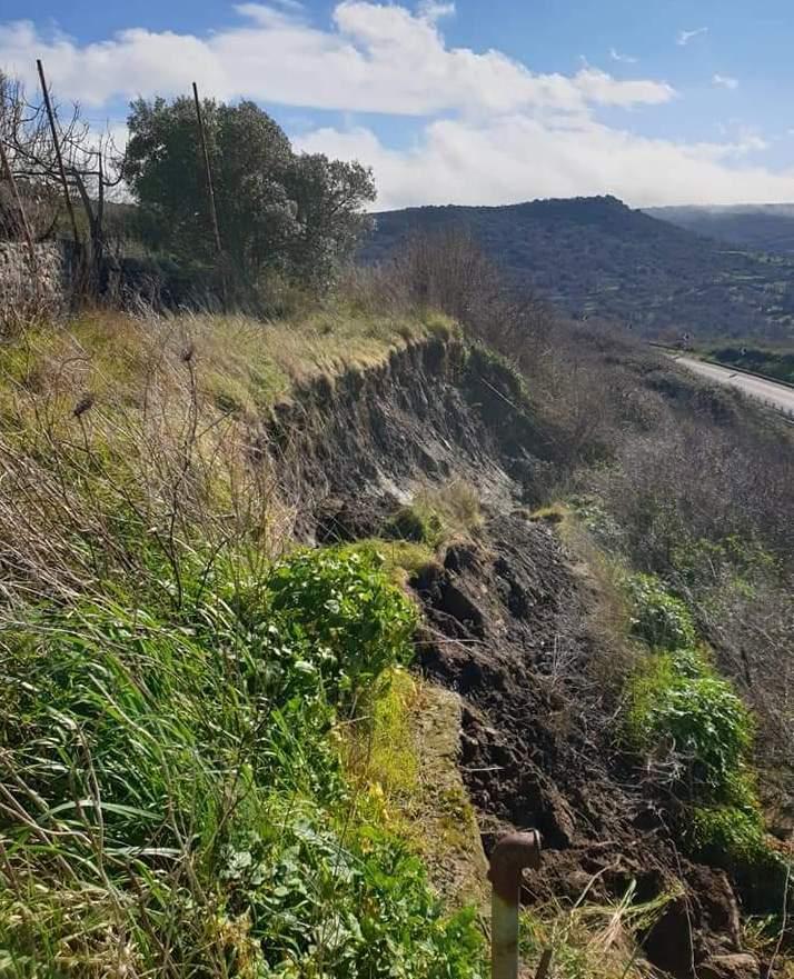 Frana anche a Campeda traffico deviato sulla 131 