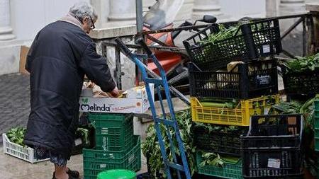 Nell’isola un universo di nuovi poveri