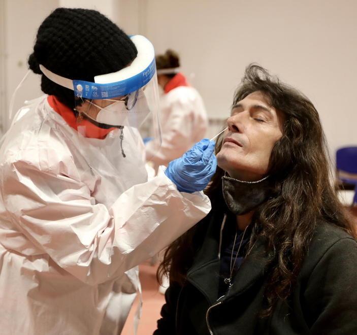 Da oggi tamponi rapidi a tutti, ma solo nelle farmacie private 