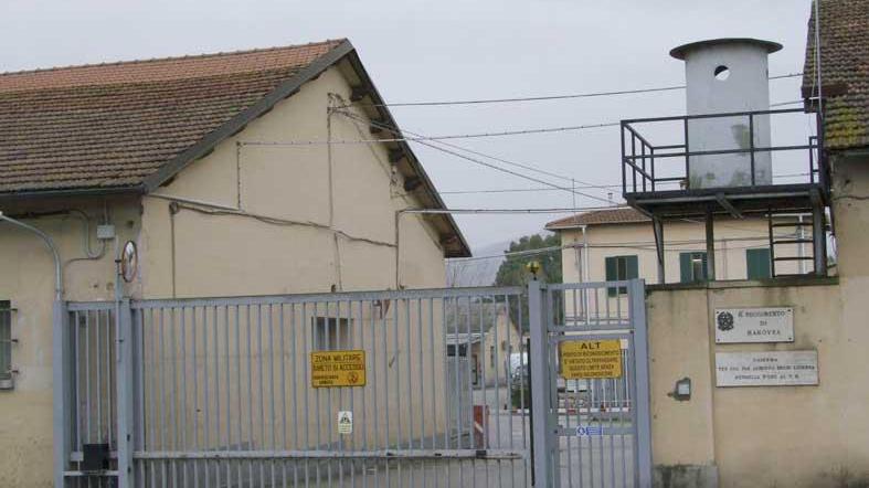 L’ingresso della caserma Bechi Luserna