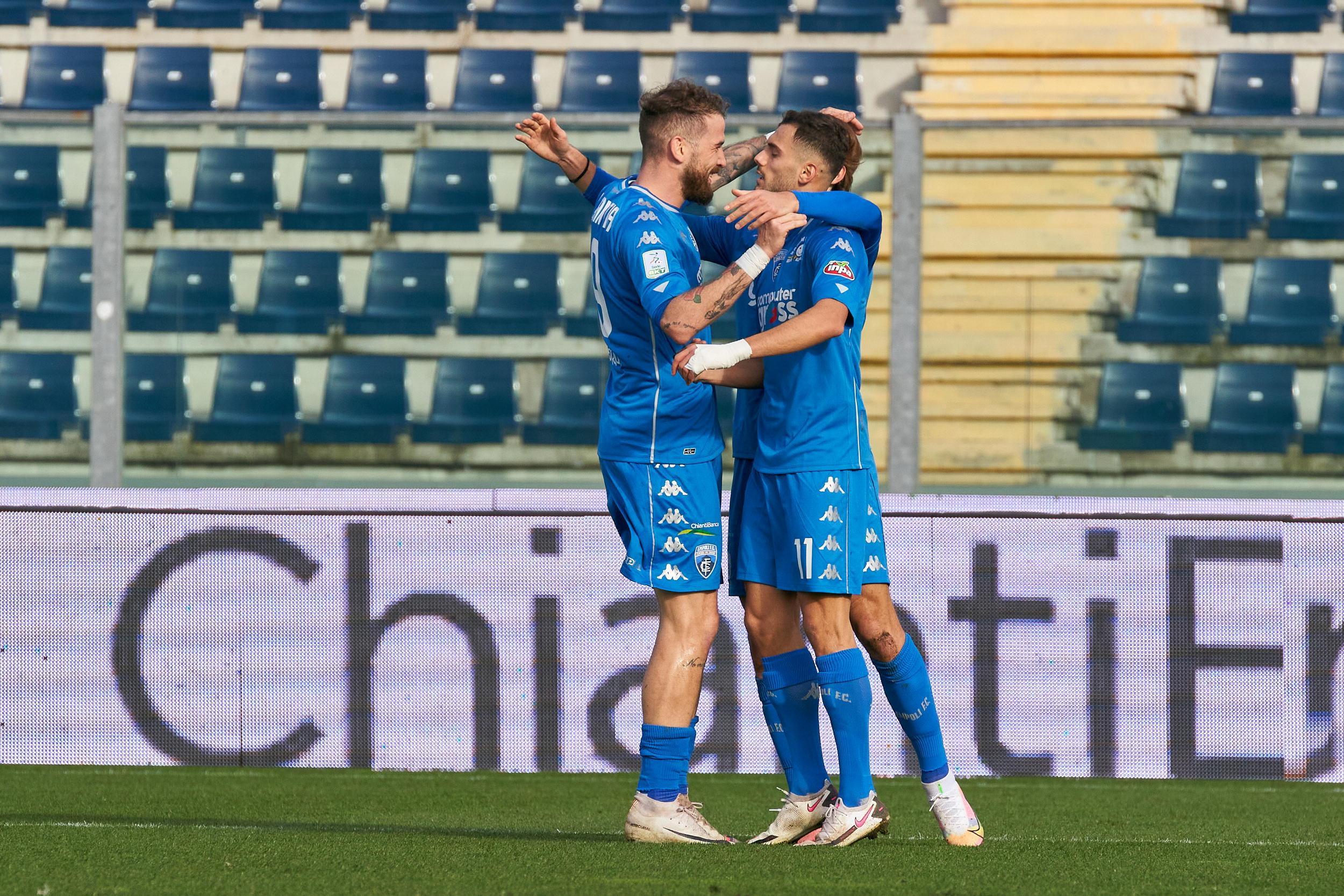 La Mantia, Bajrami e Mancuso (coperto) dopo aver confezionato la splendida azione del momentaneo pari col Frosinone