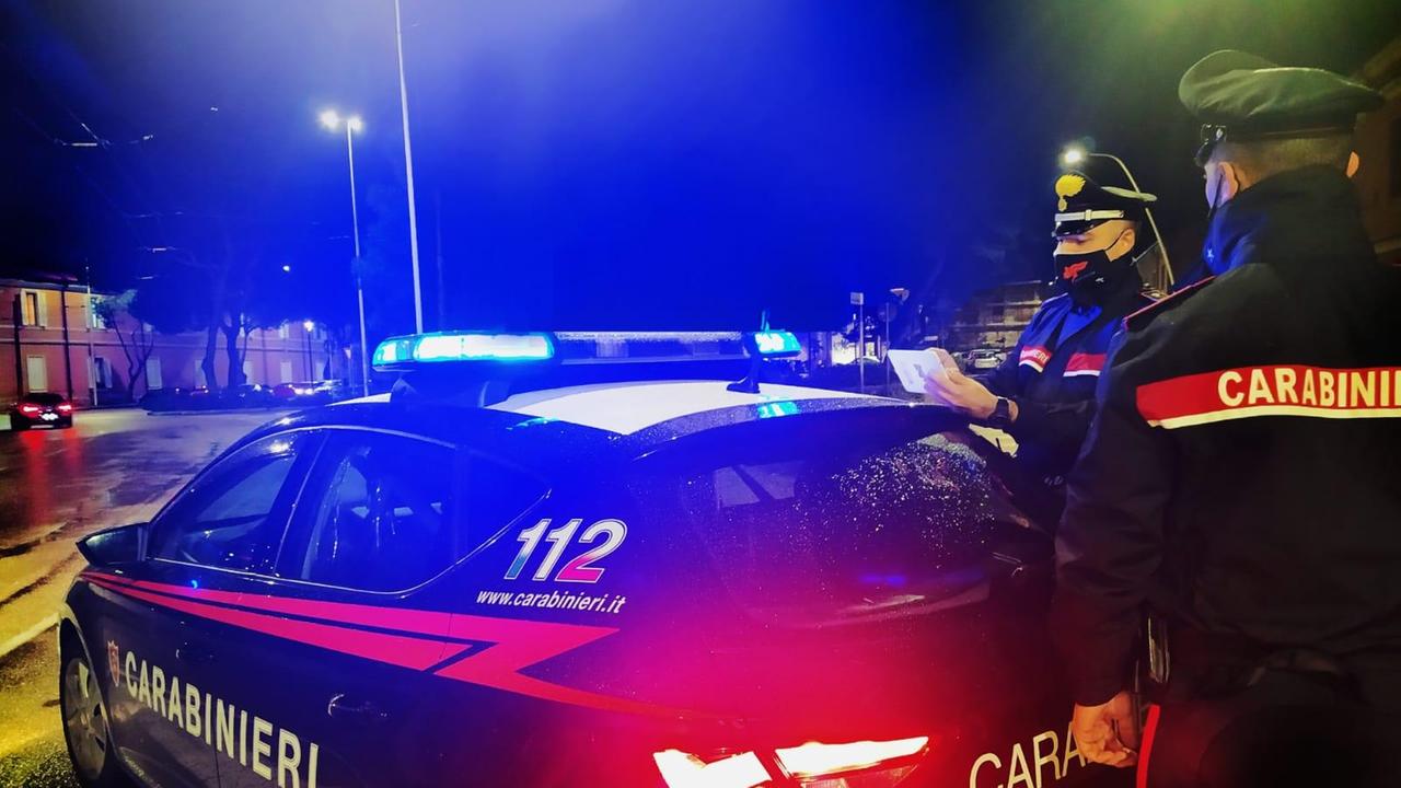 Decimomannu, ubriaco devasta l'azienda del padre e cerca di investire i carabinieri