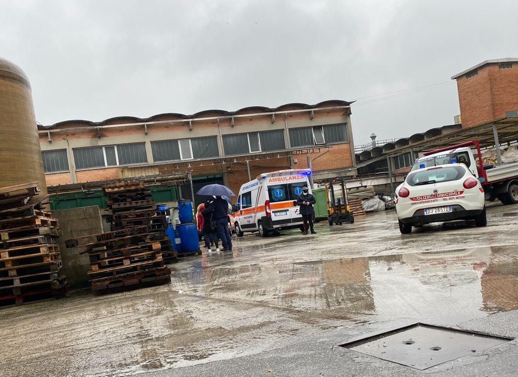 Cade da un'altezza di tre metri e muore a 51 anni: tragedia sul lavoro a Castelfranco - Foto 