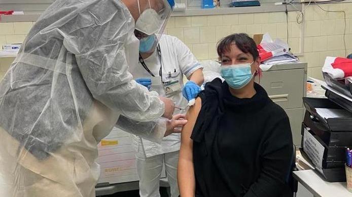 Vaccinazioni anti Covid: l’isola è nei tempi regionali