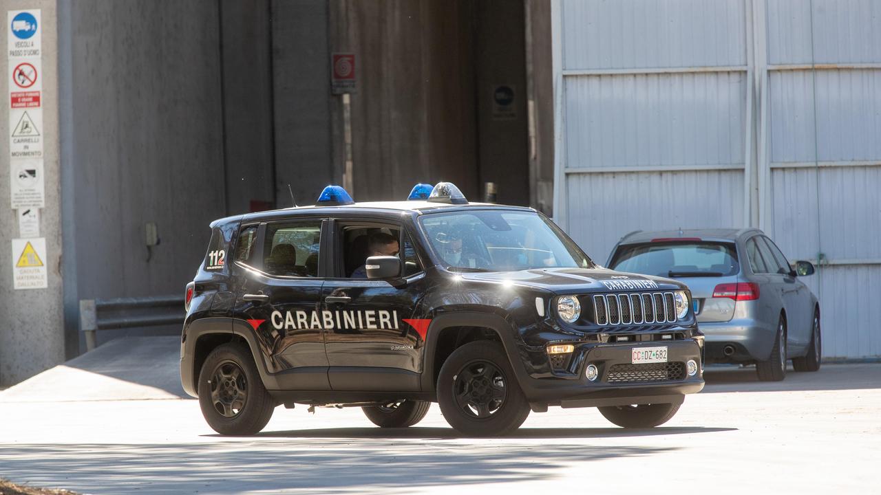 Montava targhe rubate per non pagare le multe: mesolano scoperto dai carabinieri