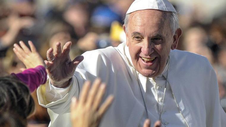 L'annuncio del vescovo Giusti: «Ho incontrato Papa Francesco e l’ho invitato a venire a Livorno»