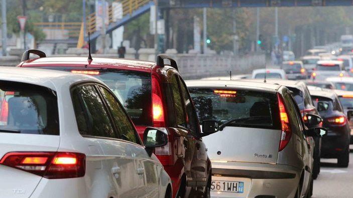 Reggio Emilia, lo smog non dà tregua e scattano le limitazioni: stop ai diesel euro 4