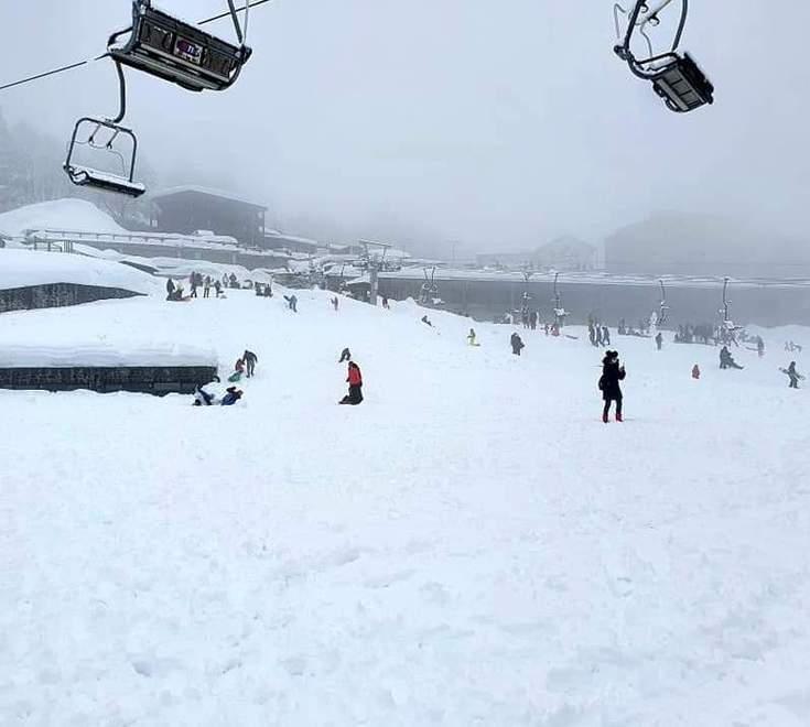 La montagna presa d’assalto anche se mancano gli sciatori 