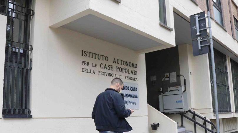Case popolari, il Comune cambia idea Niente documenti extra per gli stranieri
