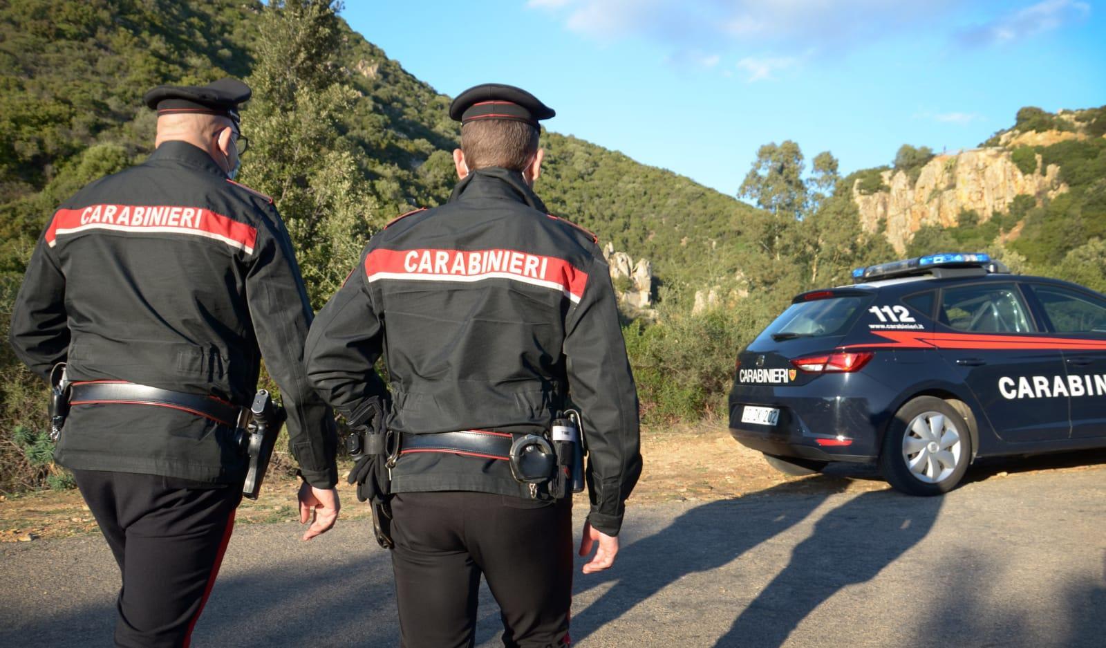 Festini nella casa di campagna di un 62enne ignaro: denunciati 4 maggiorenni e una ragazza di 16 anni di Decimomannu